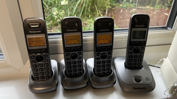 Panasonic KX-TG2521E Digital Cordless Telephone & Answering System - Quad Set